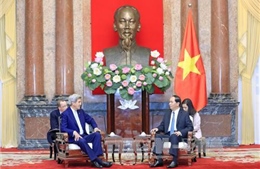 Chủ tịch nước Trần Đại Quang tiếp cựu Ngoại trưởng Hoa Kỳ John Kerry